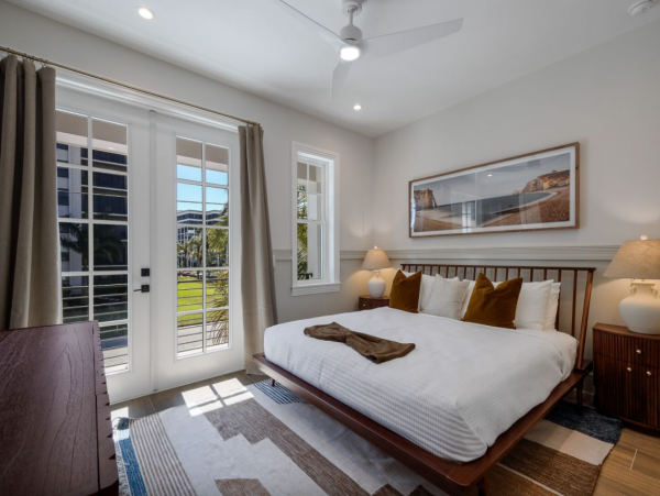Lido Key Ten Bedroom Steps to  Beach Luxury Rental Walk to St. Armands Circle WOW!